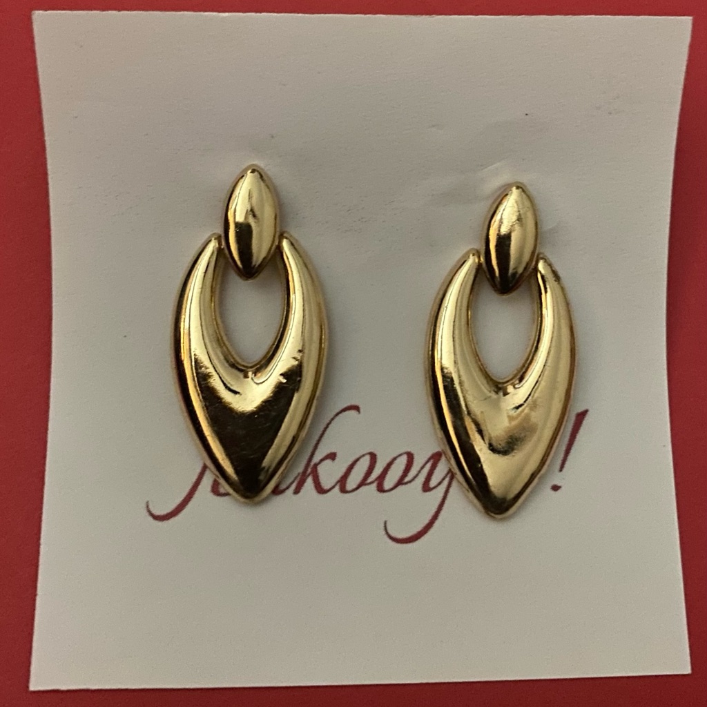Elegant Gold Drop Earrings